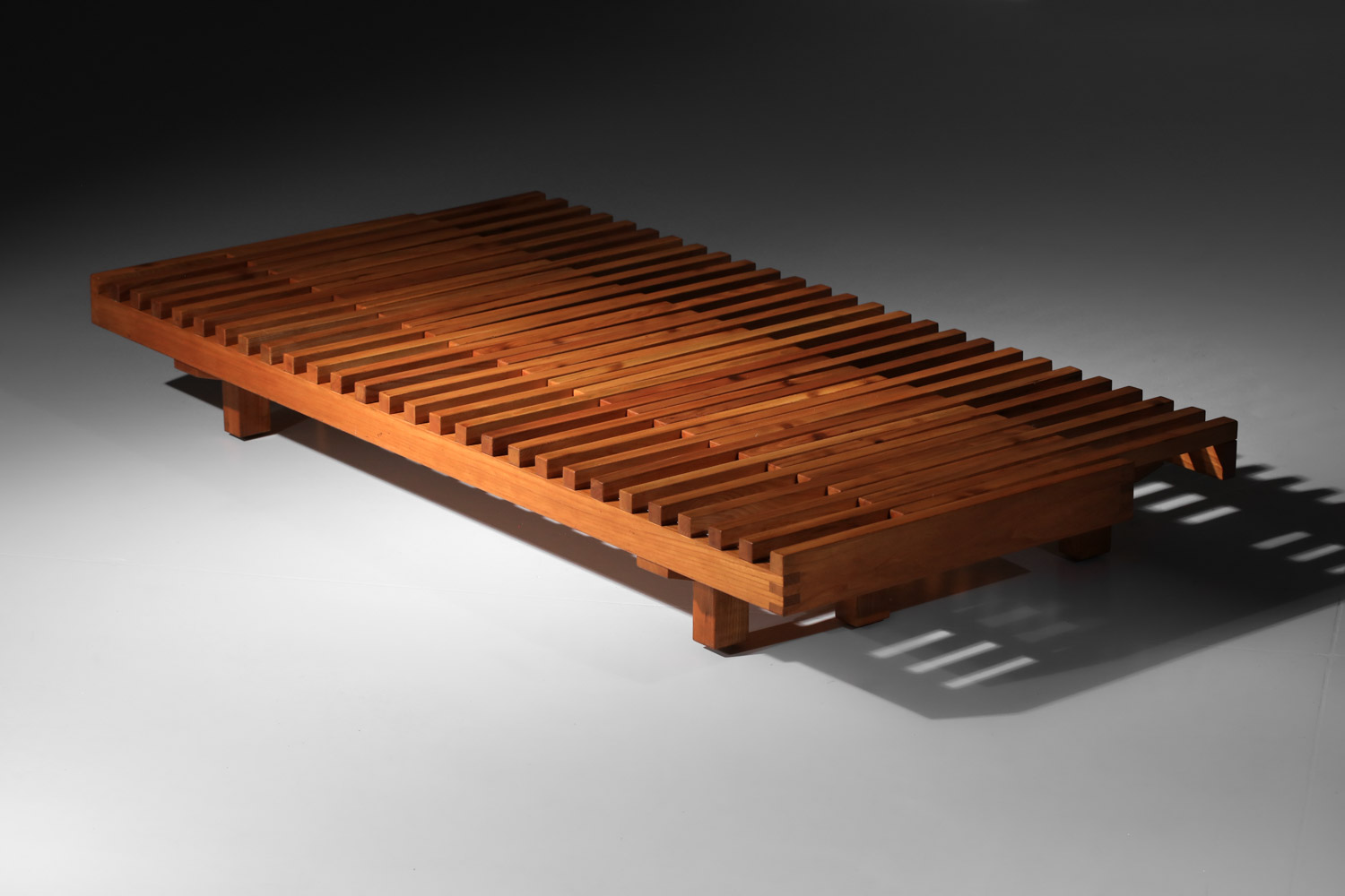 banquette L07 Pierre Chapo des années 60 en orme massif - I568 banquette L07 Pierre Chapo des années 60 en orme massif - I568