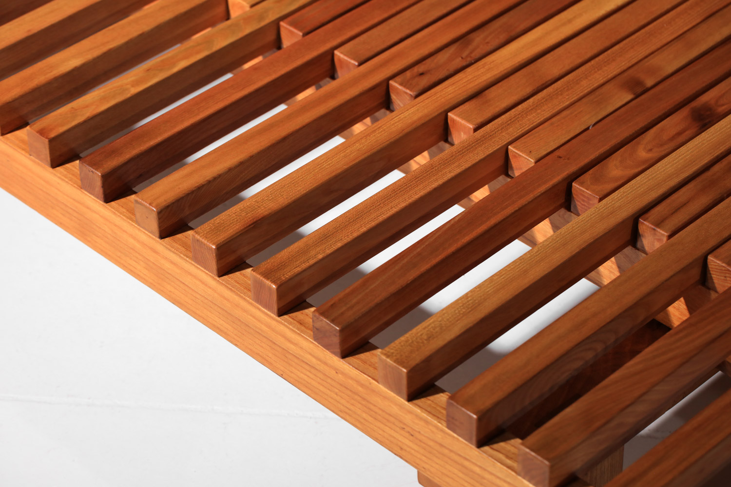 banquette L07 Pierre Chapo des années 60 en orme massif - I568 banquette L07 Pierre Chapo des années 60 en orme massif - I568