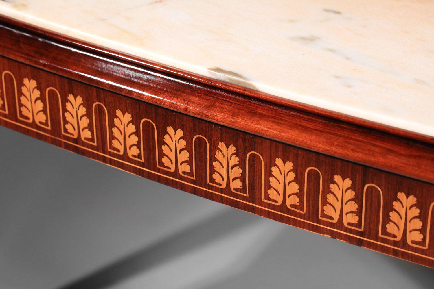 console itaienne attribué à paolo buffa marbre et marqueterie années 50 J327 console itaienne attribué à paolo buffa marbre et marqueterie années 50 J327