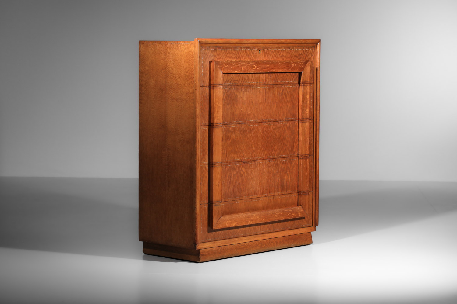 grande commode andré sornay en chêne cérusé des années 40 - J432 grande commode andré sornay en chêne cérusé des années 40 - J432