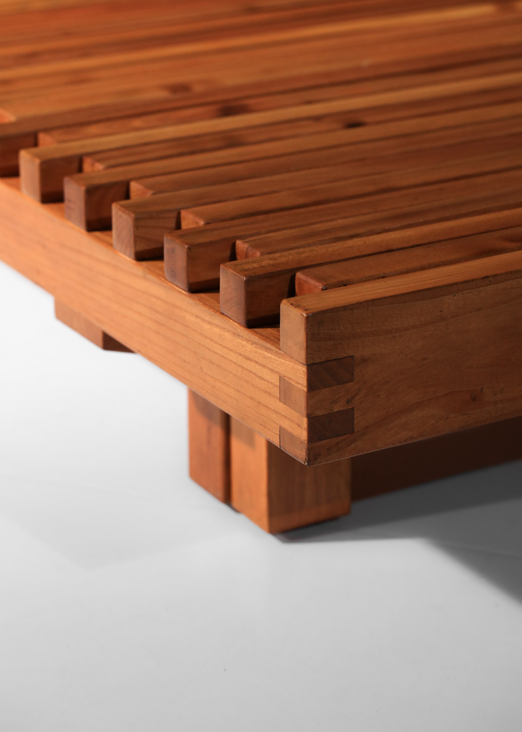 banquette L07 Pierre Chapo des années 60 en orme massif - I568 banquette L07 Pierre Chapo des années 60 en orme massif - I568