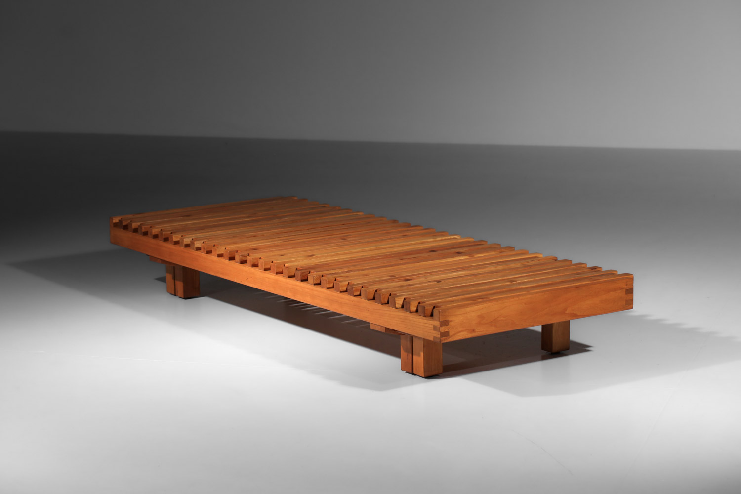 banquette L07 Pierre Chapo des années 60 en orme massif - I568 banquette L07 Pierre Chapo des années 60 en orme massif - I568