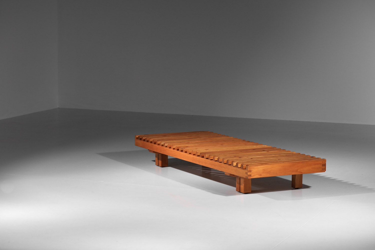 banquette L07 Pierre Chapo des années 60 en orme massif - I568 banquette L07 Pierre Chapo des années 60 en orme massif - I568