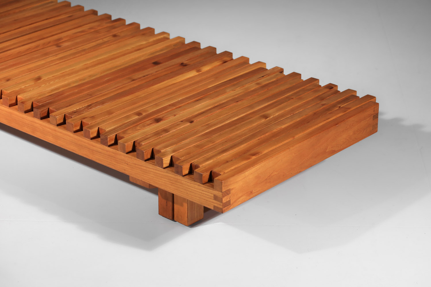 banquette L07 Pierre Chapo des années 60 en orme massif - I568 banquette L07 Pierre Chapo des années 60 en orme massif - I568