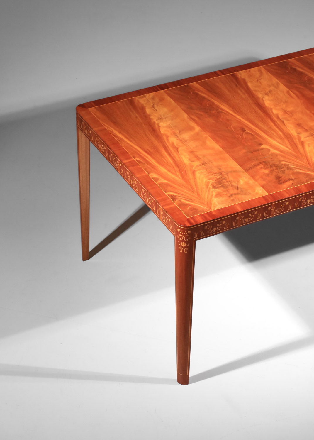 table à manger bureau suédoise Carl Cederholm marqueterie à décor floral - J206 table à manger bureau suédoise Carl Cederholm marqueterie à décor floral - J206