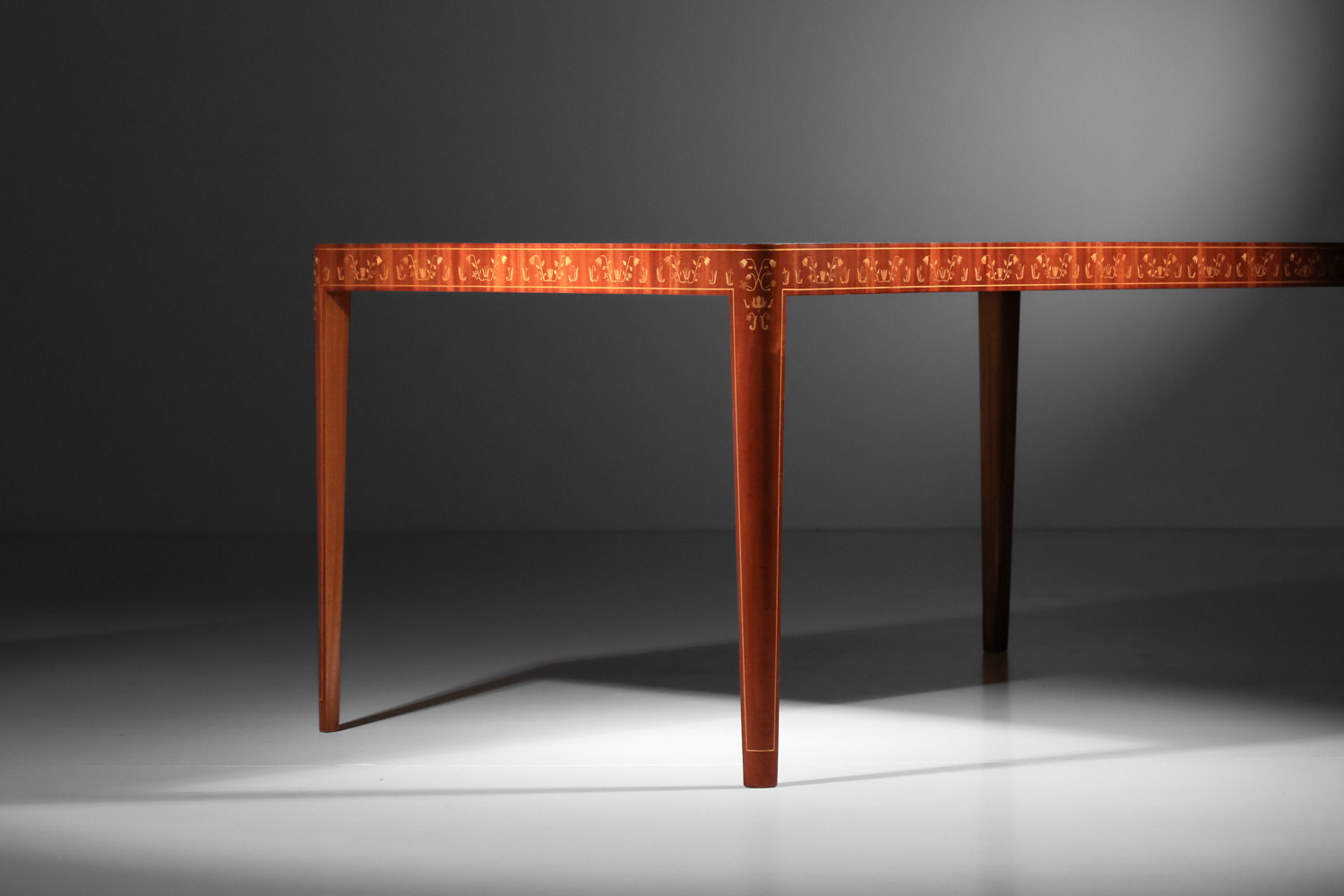 table à manger bureau suédoise Carl Cederholm marqueterie à décor floral - J206 table à manger bureau suédoise Carl Cederholm marqueterie à décor floral - J206