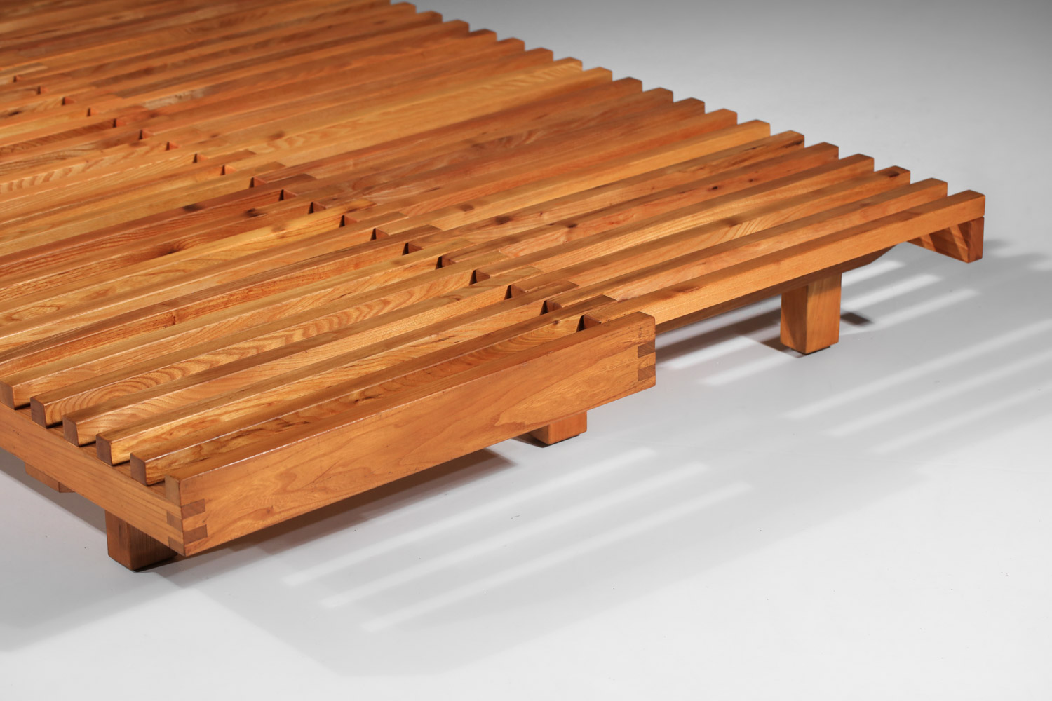 banquette L07 Pierre Chapo des années 60 en orme massif - I568 banquette L07 Pierre Chapo des années 60 en orme massif - I568