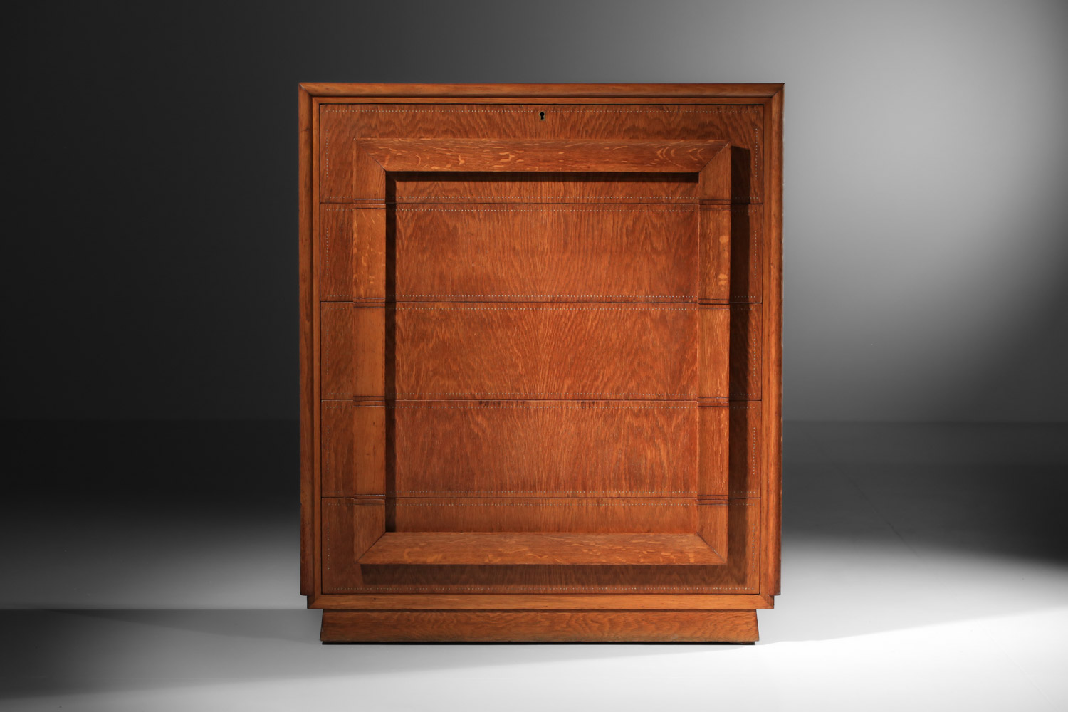 grande commode andré sornay en chêne cérusé des années 40 - J432 grande commode andré sornay en chêne cérusé des années 40 - J432