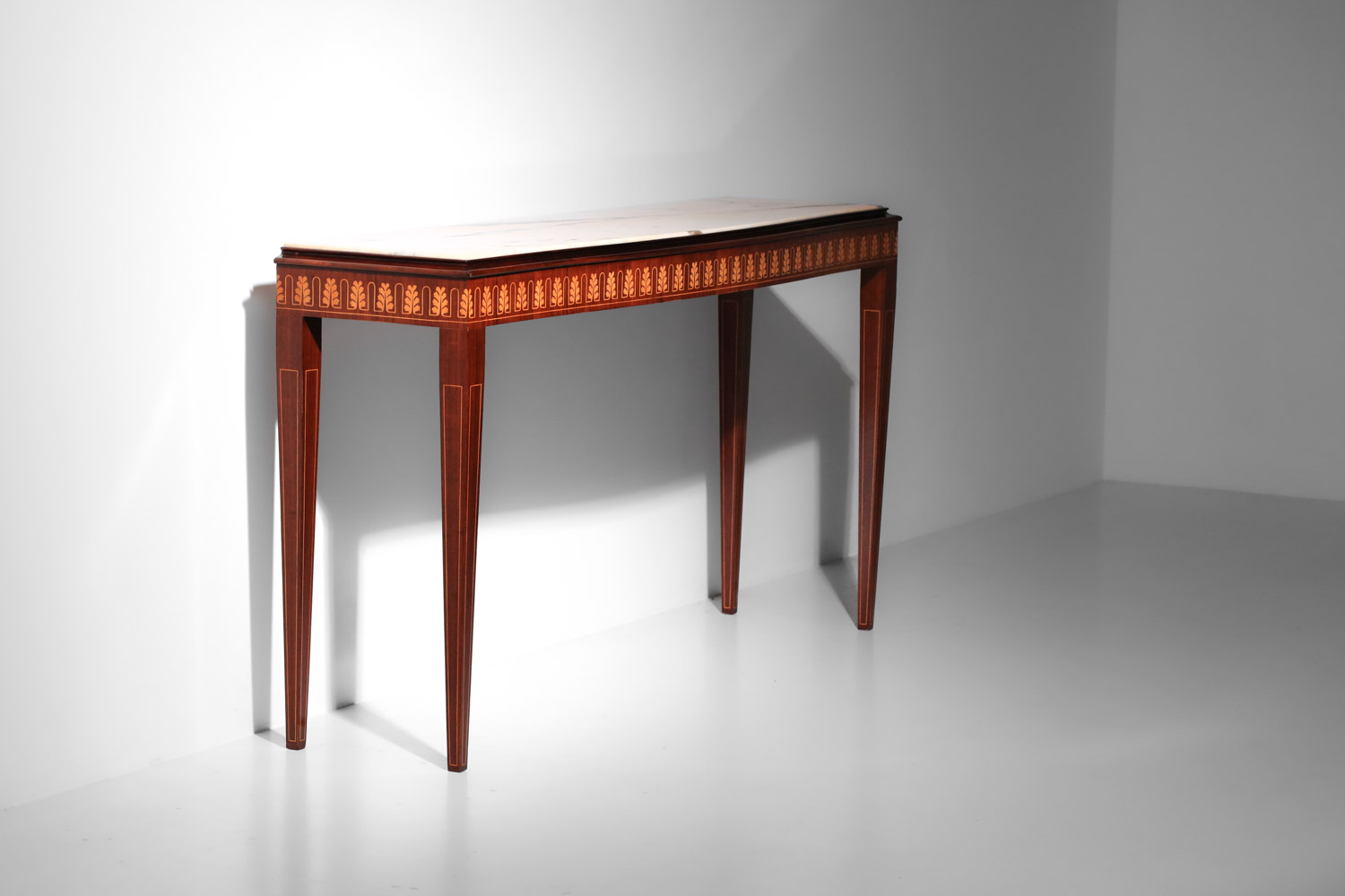 console itaienne attribué à paolo buffa marbre et marqueterie années 50 J327 console itaienne attribué à paolo buffa marbre et marqueterie années 50 J327