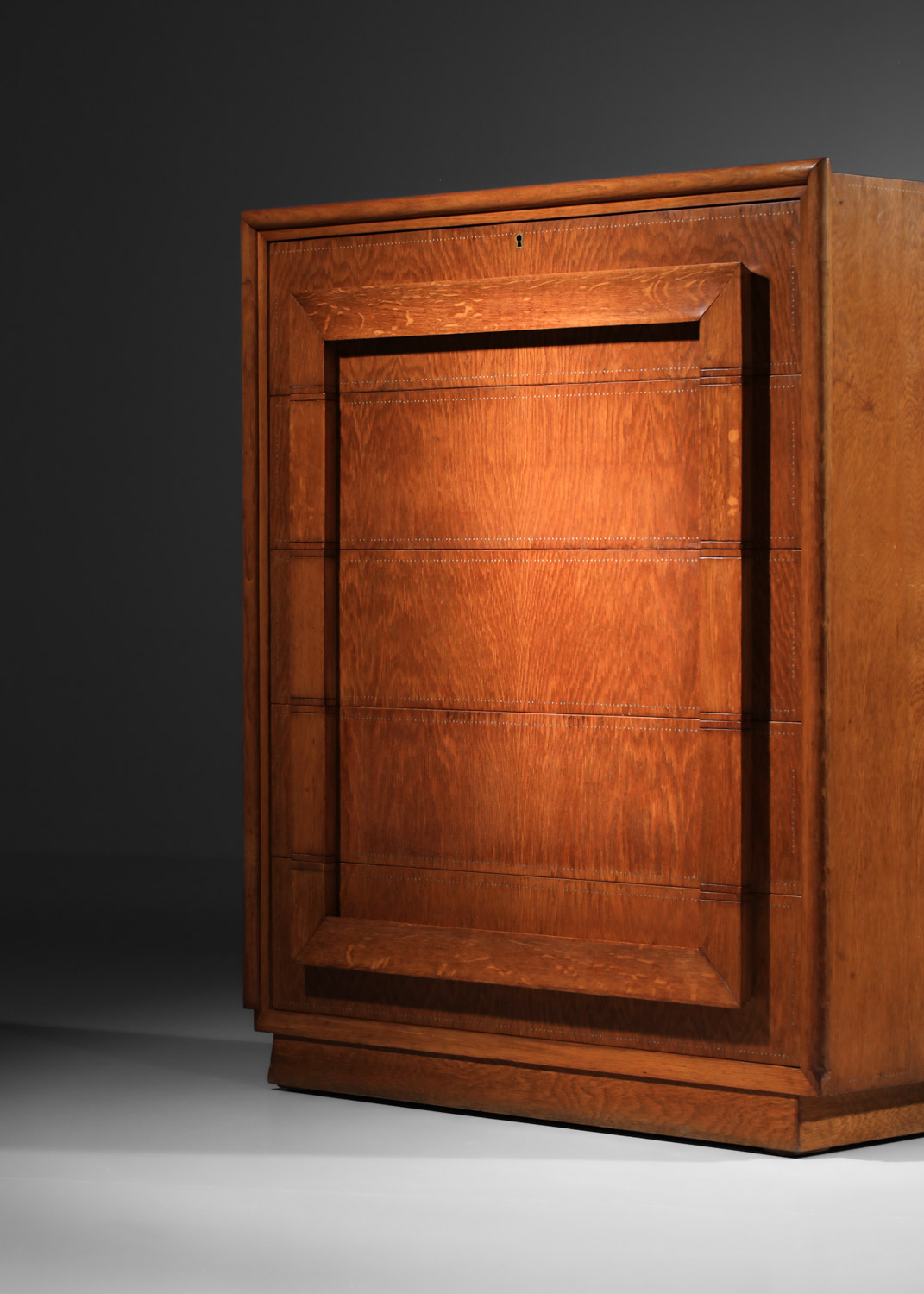 grande commode andré sornay en chêne cérusé des années 40 - J432 grande commode andré sornay en chêne cérusé des années 40 - J432