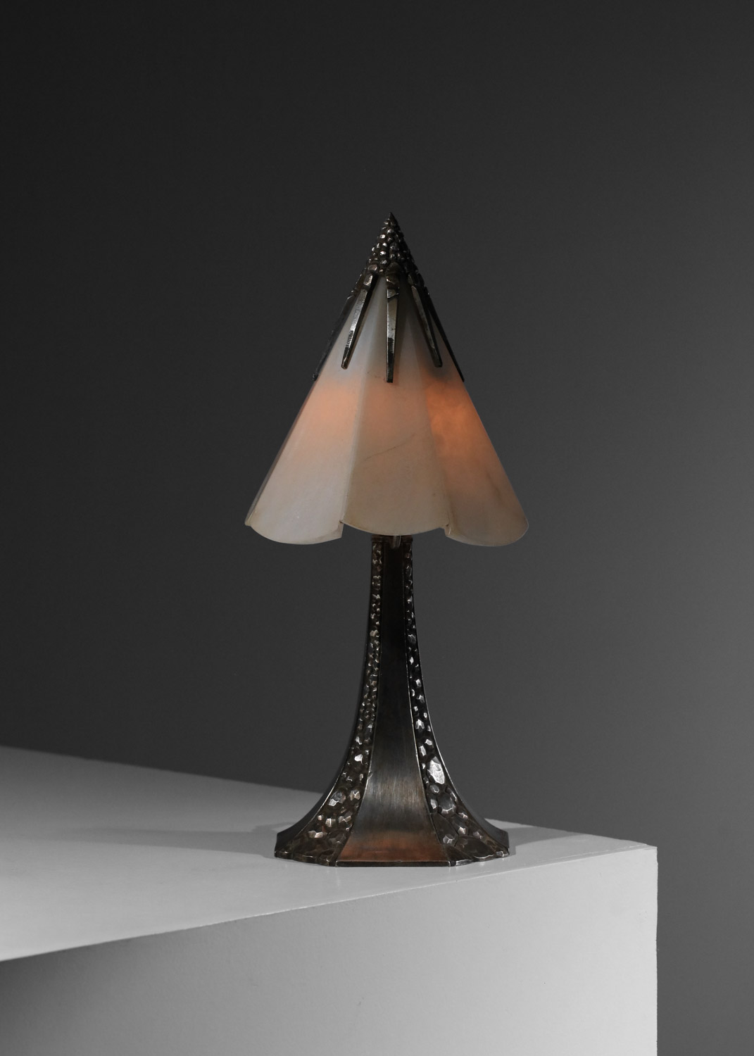 petite lampe de table albert cheuret en bronze nickelé et albatre - J349 petite lampe de table albert cheuret en bronze nickelé et albatre - J349