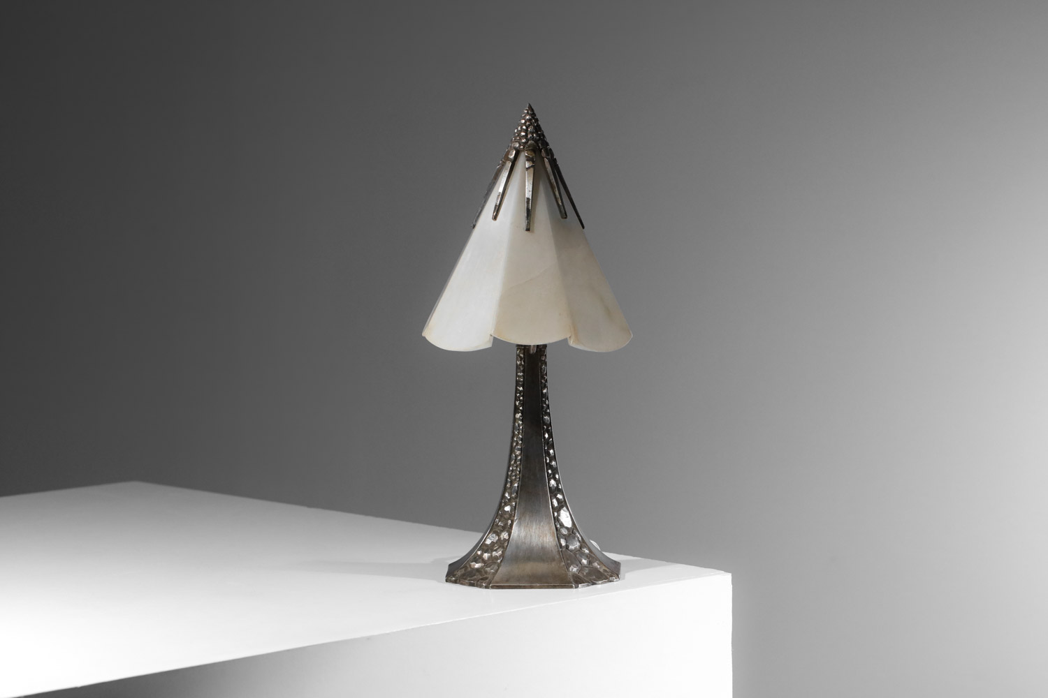 petite lampe de table albert cheuret en bronze nickelé et albatre - J349 petite lampe de table albert cheuret en bronze nickelé et albatre - J349