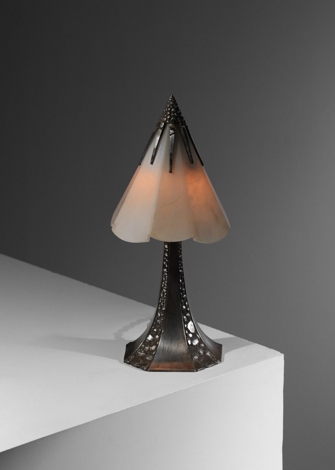 petite lampe de table albert cheuret en bronze nickelé et albatre - J349 petite lampe de table albert cheuret en bronze nickelé et albatre - J349