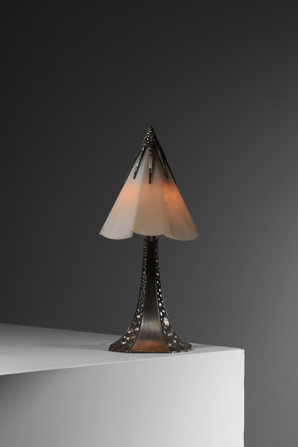 petite lampe de table albert cheuret en bronze nickelé et albatre - J349 petite lampe de table albert cheuret en bronze nickelé et albatre - J349