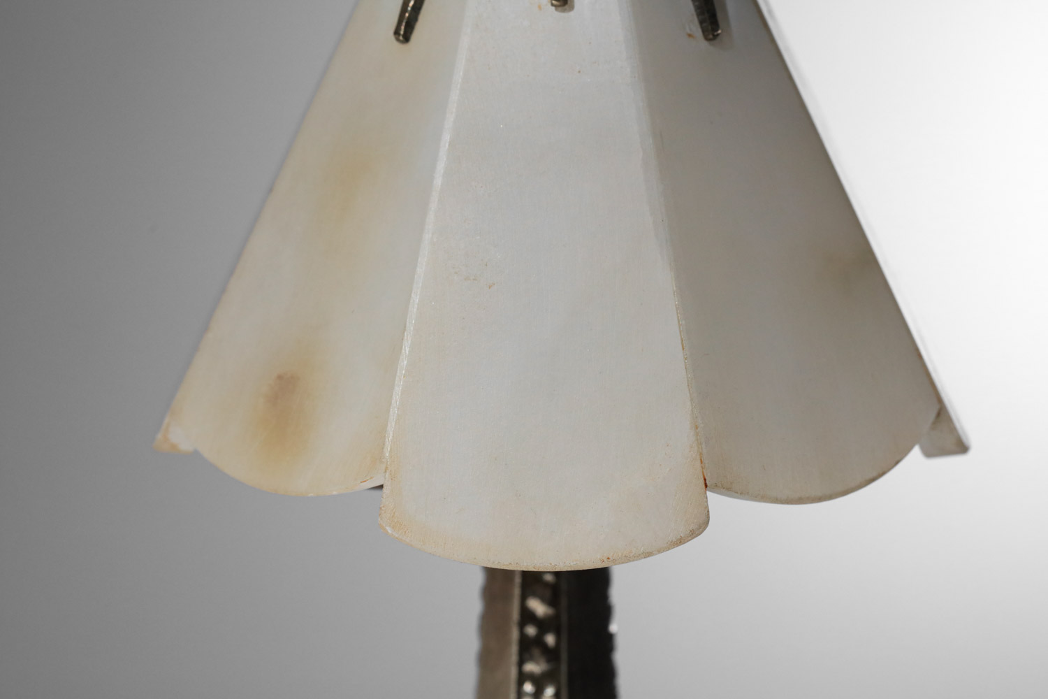 petite lampe de table albert cheuret en bronze nickelé et albatre - J349 petite lampe de table albert cheuret en bronze nickelé et albatre - J349