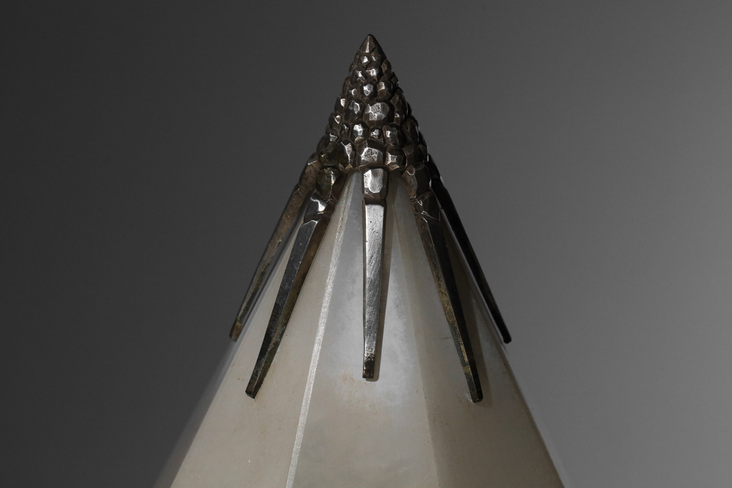 petite lampe de table albert cheuret en bronze nickelé et albatre - J349 petite lampe de table albert cheuret en bronze nickelé et albatre - J349