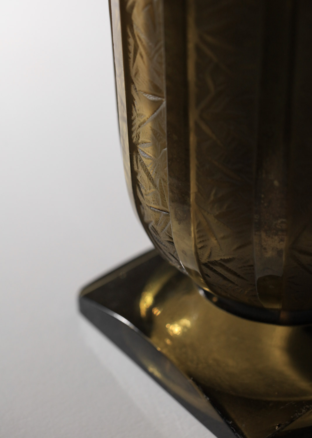 vasque lumineuse en verre moulé art déco lampe - J589 vasque lumineuse en verre moulé art déco lampe - J589