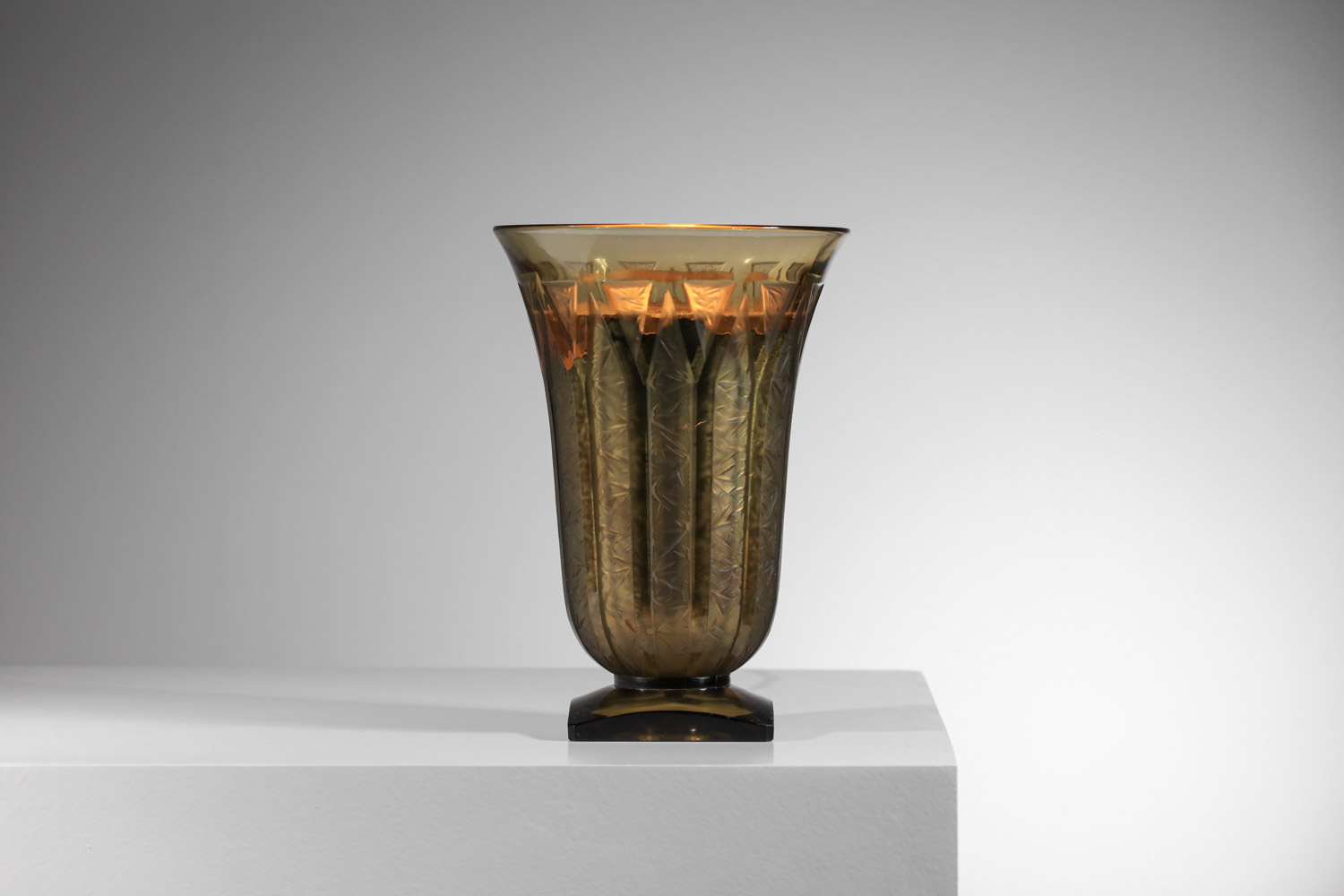 vasque lumineuse en verre moulé art déco lampe - J589 vasque lumineuse en verre moulé art déco lampe - J589