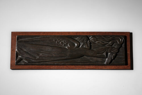 bas relief art déco en bronze signé wrede à décor de walkyrie monté sur encadrement en chêne - J680