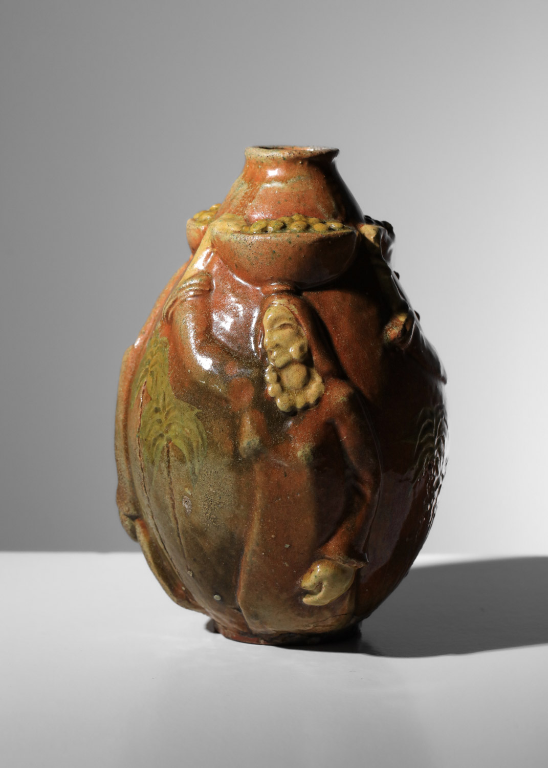 vase céramique Art déco à décors orientaliste massif bas-relief porteuse de fruits et palmiers style Paul Pouchol - J598 vase céramique Art déco à décors orientaliste massif bas-relief porteuse de fruits et palmiers style Paul Pouchol - J598