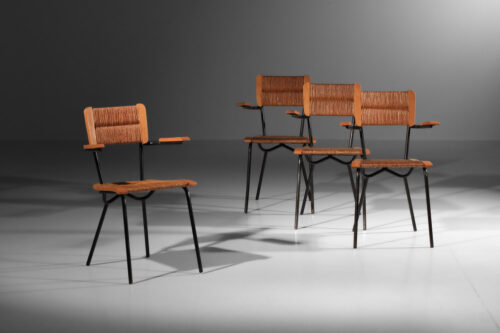 Suite de 4 chaises paillées des années 60 structure en acier tubulaire noir française - J392