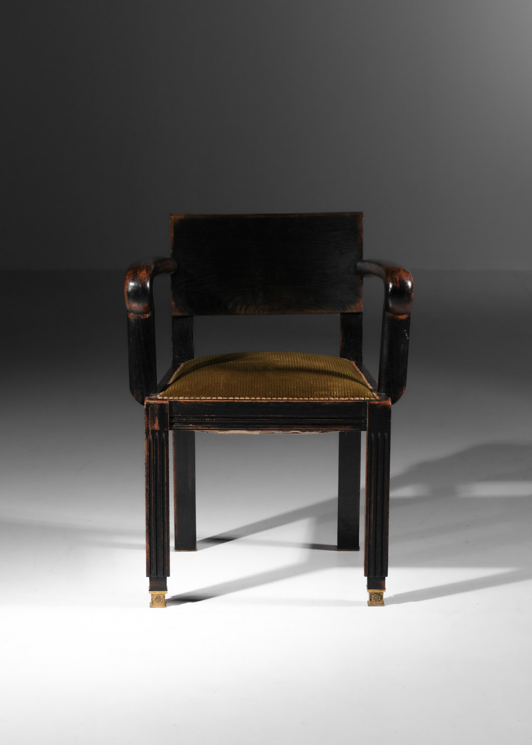 chaise de bureau avec accoudoirs en chêne noirci années 40 - J438 chaise de bureau avec accoudoirs en chêne noirci années 40 - J438