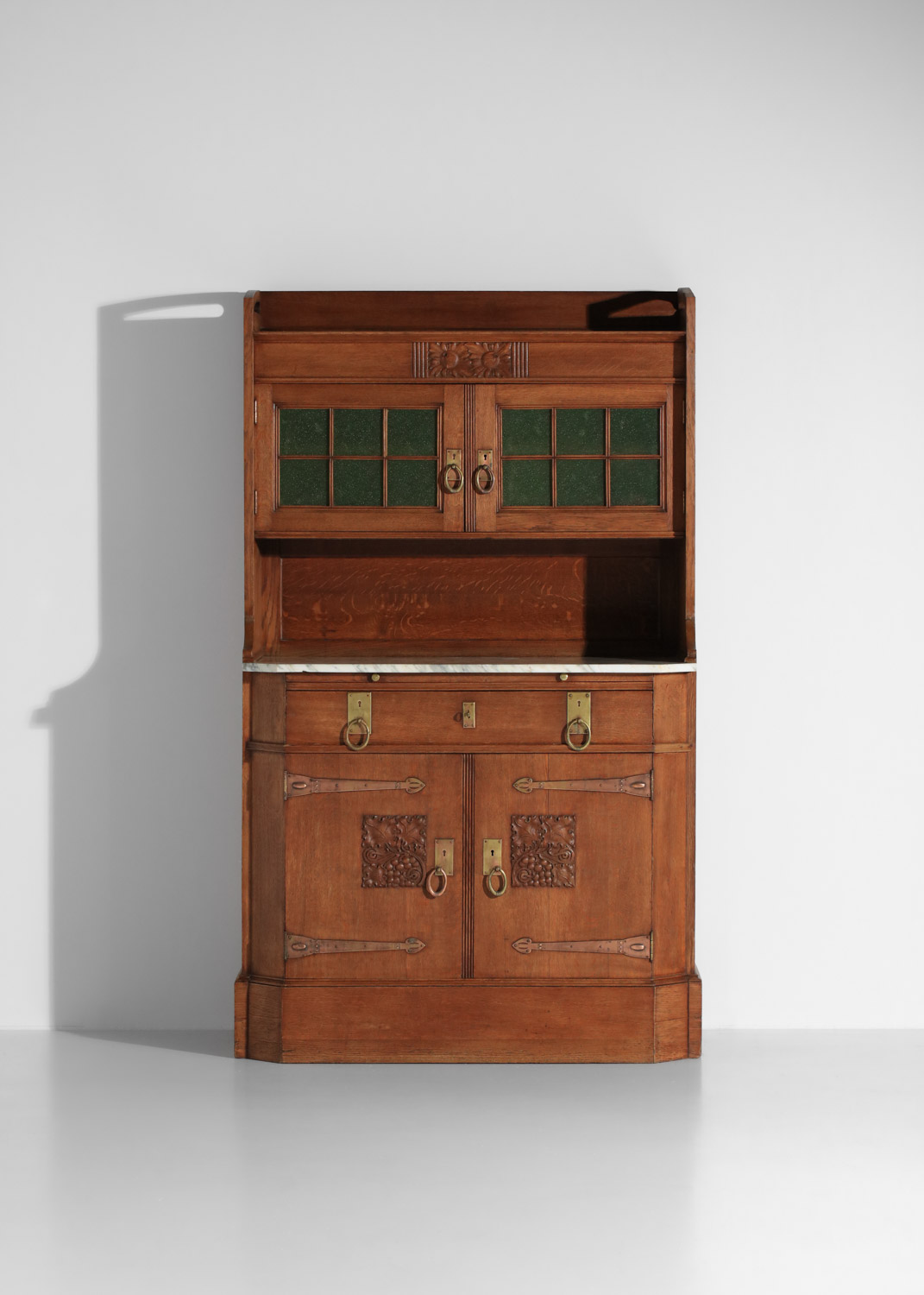 Buffet Art Nouveau en chêne à double structure, style Art & Crafts, années 1920 - J367 Buffet Art Nouveau en chêne à double structure, style Art & Crafts, années 1920 - J367