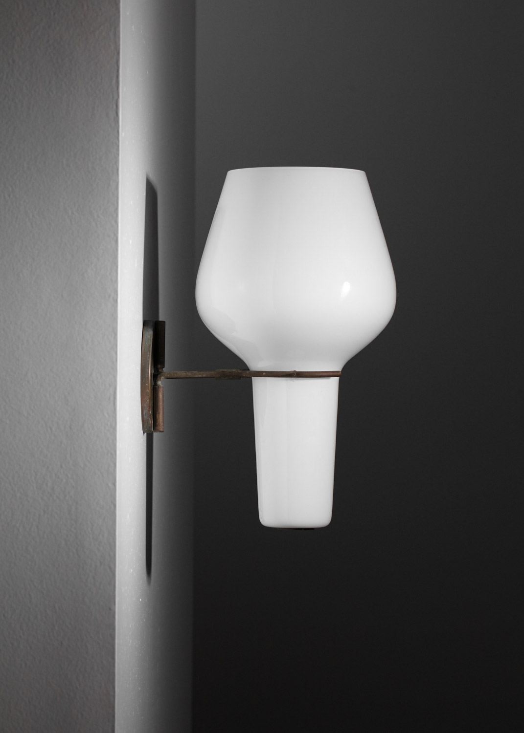 applique italienne en opaline dans le style de massimo vignelli - J585 applique italienne en opaline dans le style de massimo vignelli - J585