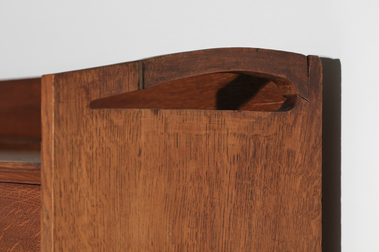Buffet Art Nouveau en chêne à double structure, style Art & Crafts, années 1920 - J367 Buffet Art Nouveau en chêne à double structure, style Art & Crafts, années 1920 - J367