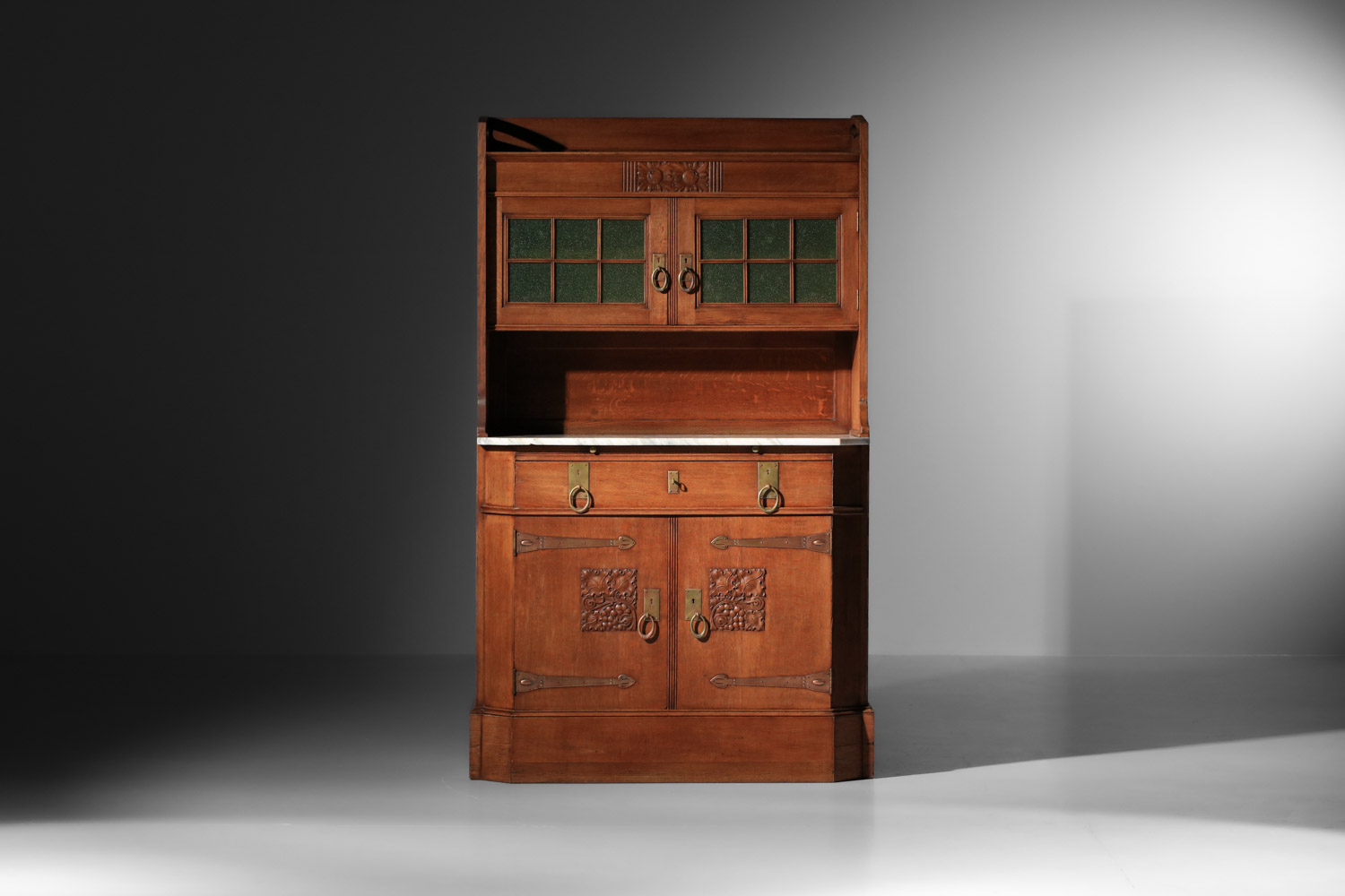 Buffet Art Nouveau en chêne à double structure, style Art & Crafts, années 1920 - J367