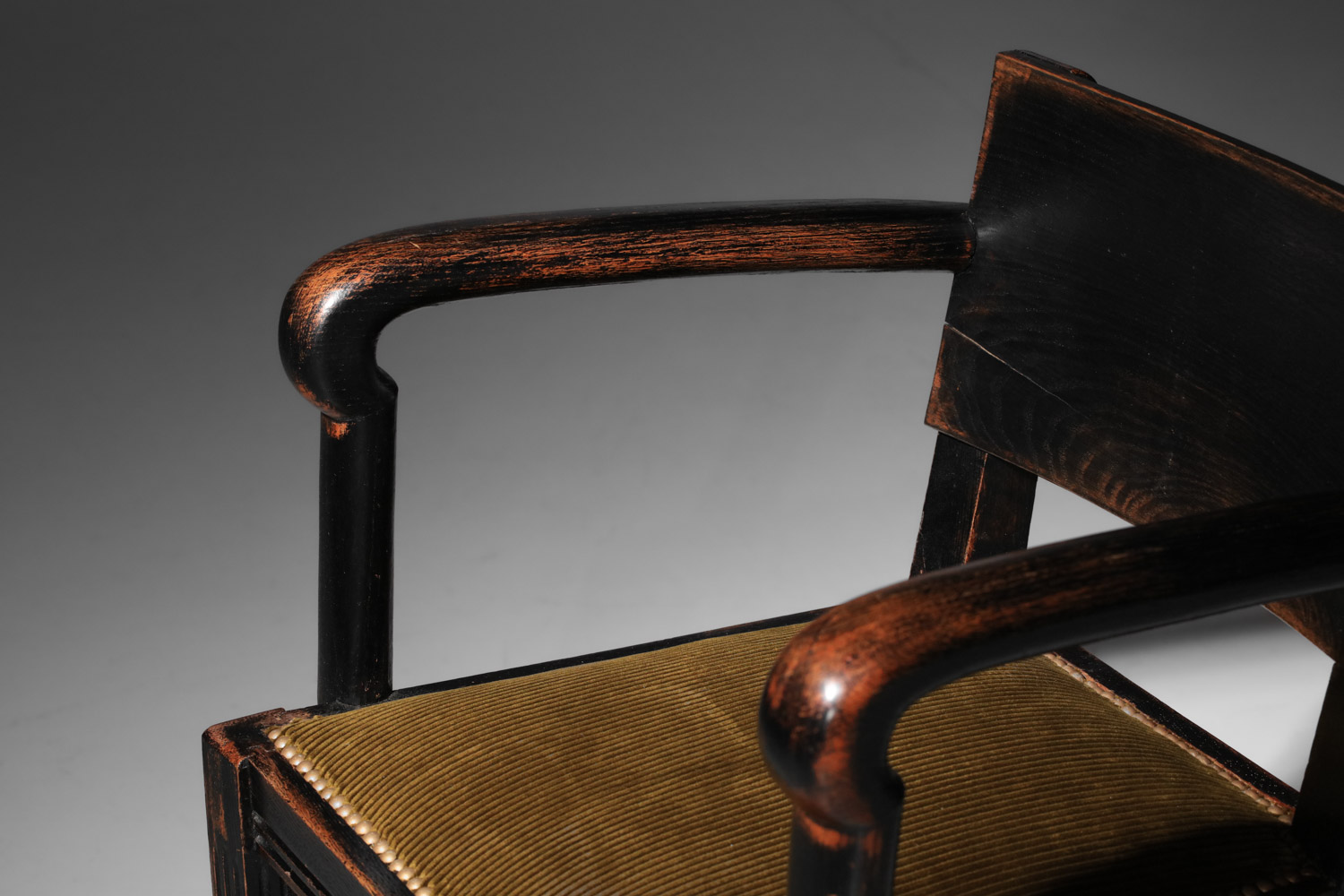 chaise de bureau avec accoudoirs en chêne noirci années 40 - J438 chaise de bureau avec accoudoirs en chêne noirci années 40 - J438