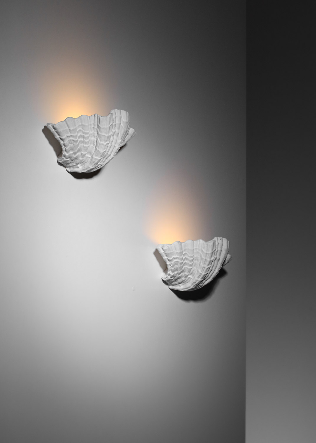 paire d'appliques en plâtre des années 40 attr serge roche - J399 paire d'appliques en plâtre des années 40 attr serge roche - J399