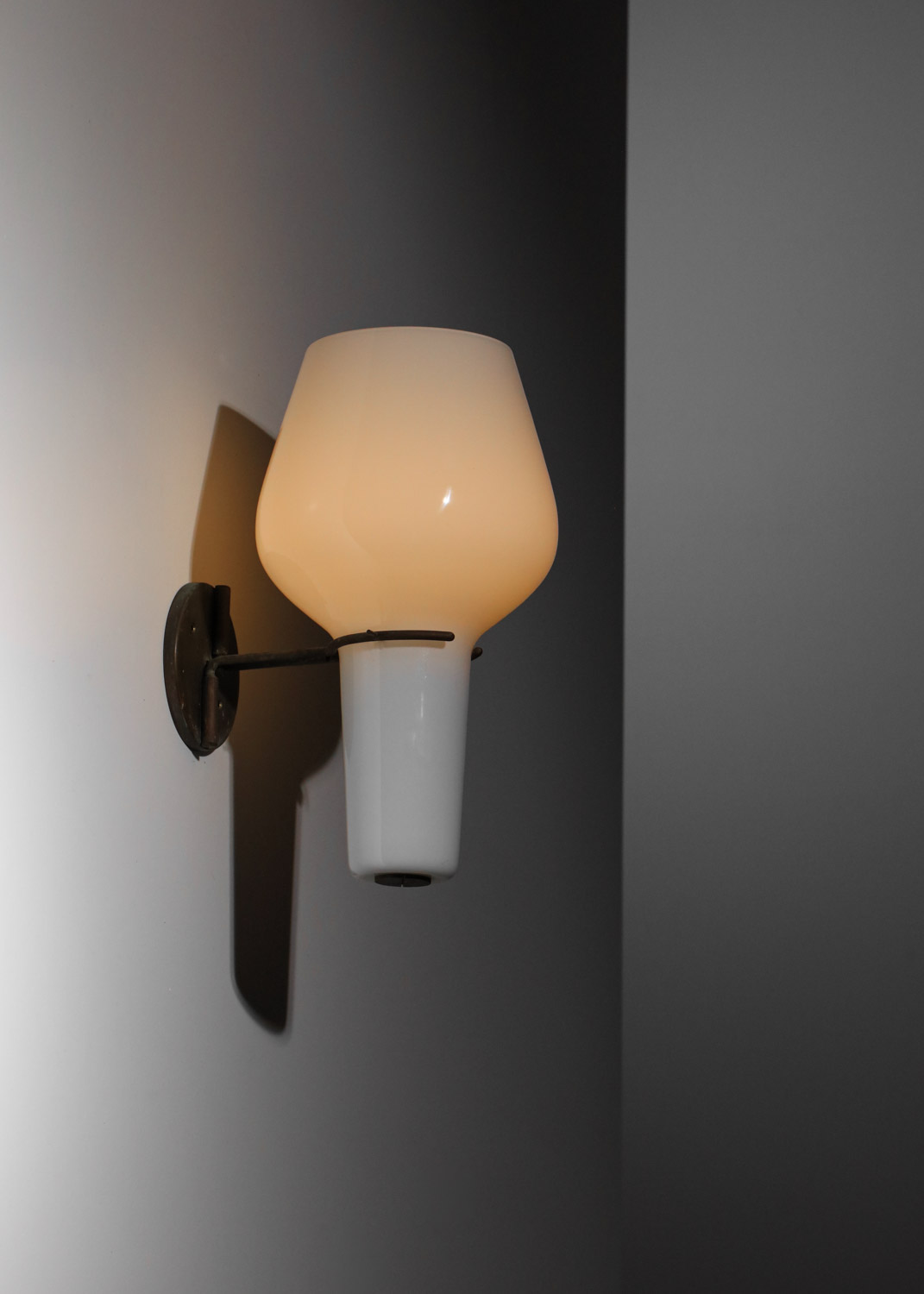 applique italienne en opaline dans le style de massimo vignelli - J585 applique italienne en opaline dans le style de massimo vignelli - J585