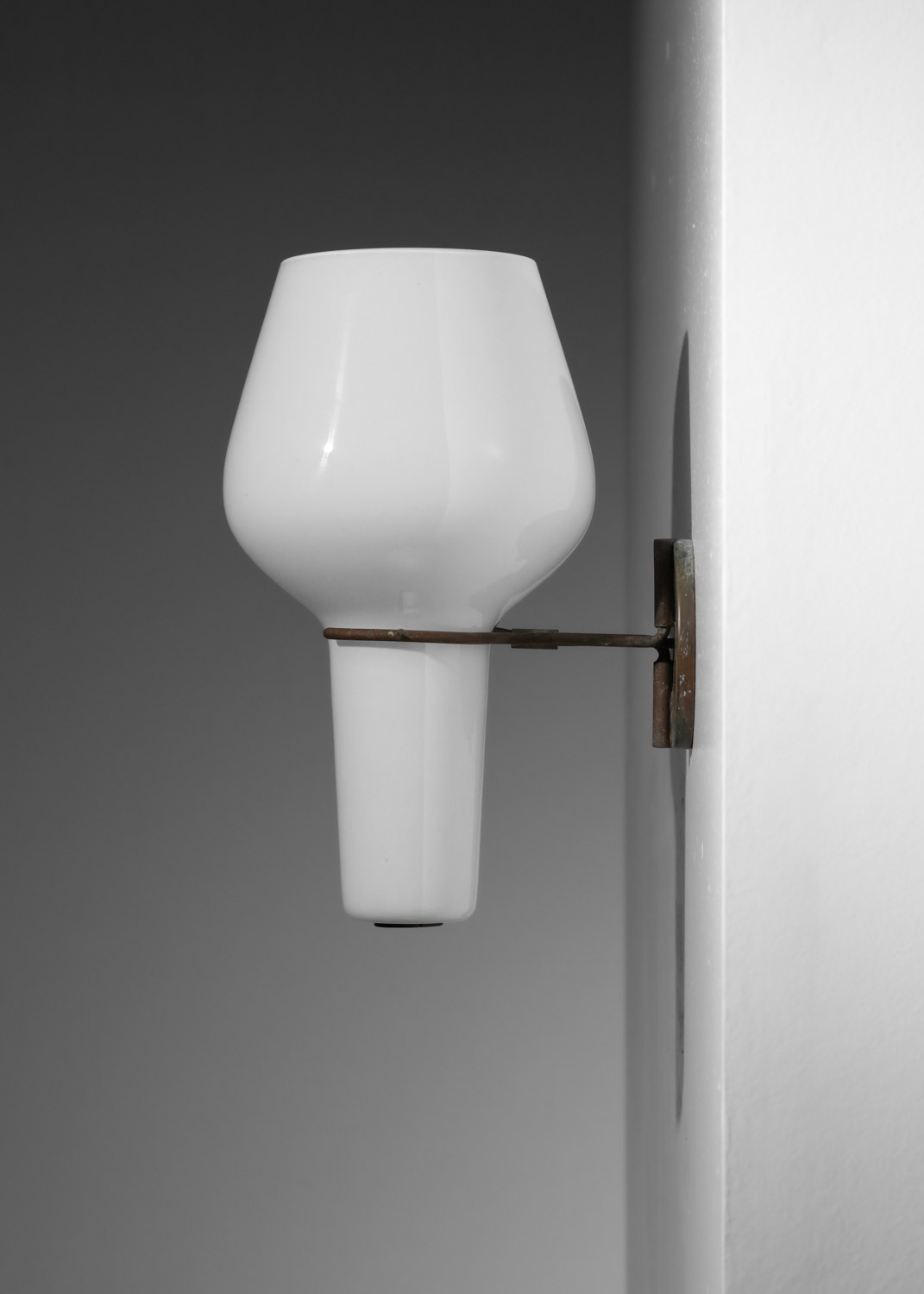 applique italienne en opaline dans le style de massimo vignelli - J585 applique italienne en opaline dans le style de massimo vignelli - J585