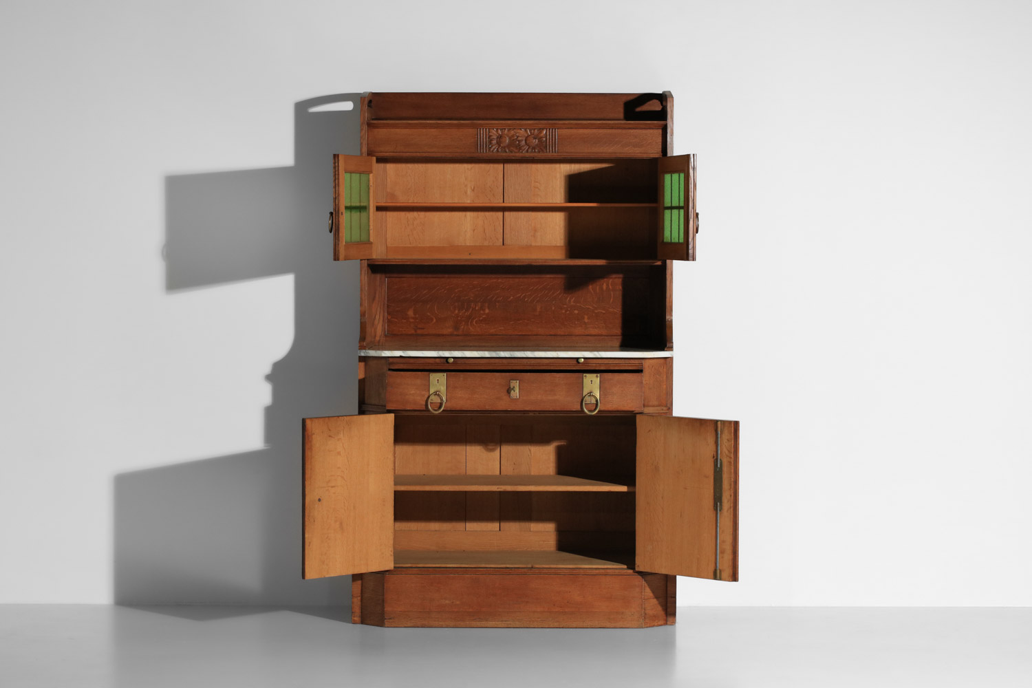 Buffet Art Nouveau en chêne à double structure, style Art & Crafts, années 1920 - J367 Buffet Art Nouveau en chêne à double structure, style Art & Crafts, années 1920 - J367