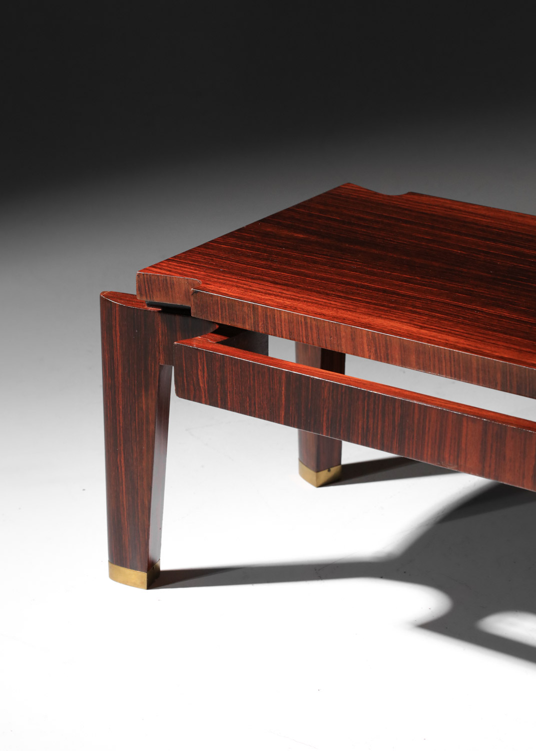 palissandre des années 40 dans le goût de maison dominique - J694 table basse en palissandre des années 40 dans le goût de maison dominique - J694
