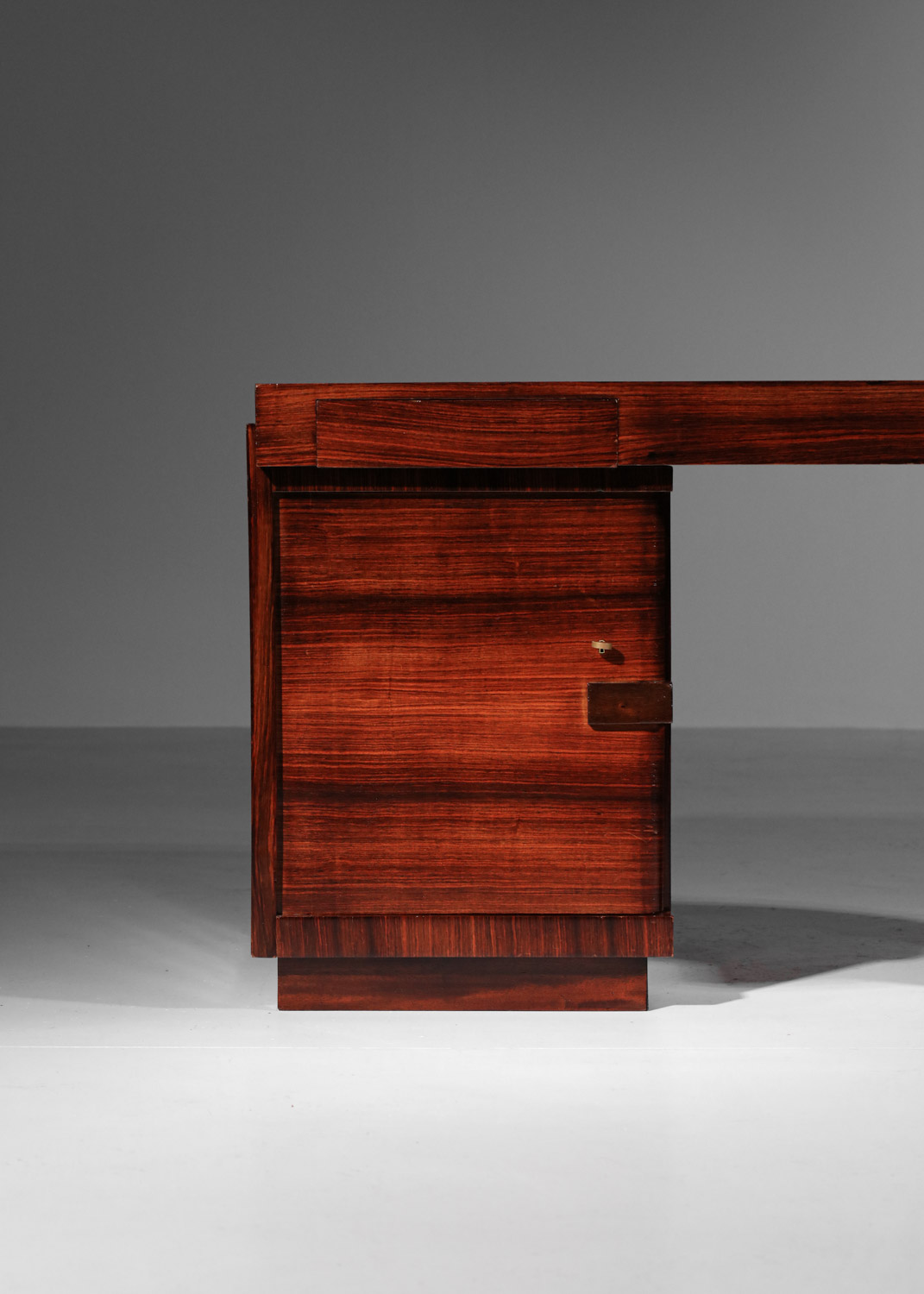 Bureau Art déco en palissandre arrondi asymétrique - I089 Bureau Art déco en palissandre arrondi asymétrique - I089